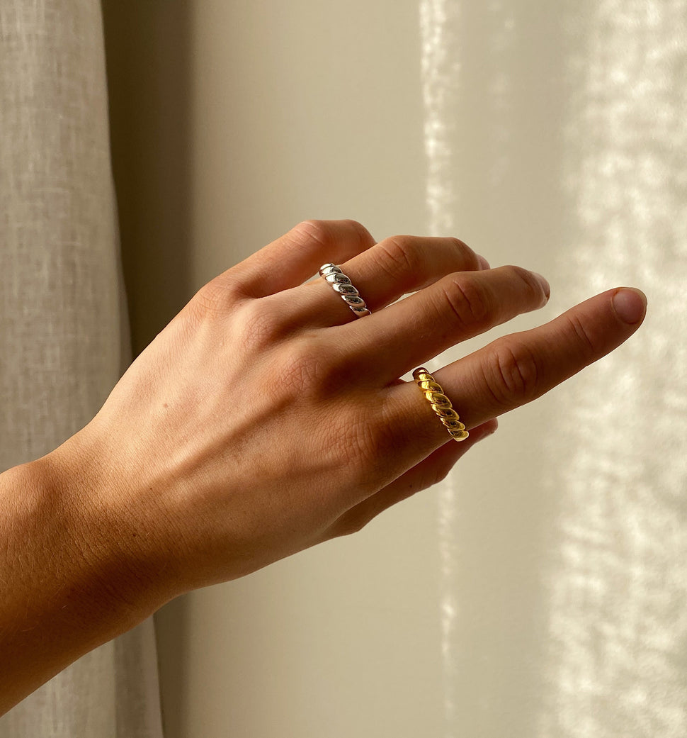 London Ring - Leo Chevon