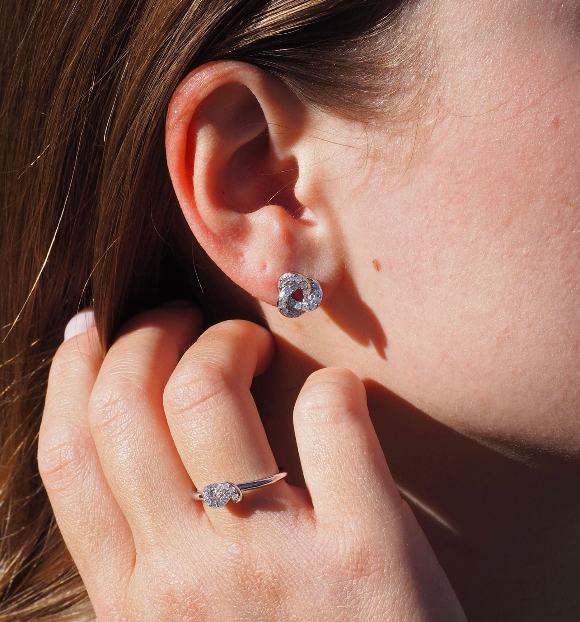 Nice Knot Diamant Øredobber Ringer Leo Chevon 