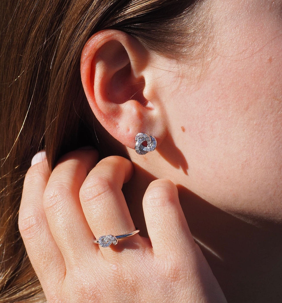 Nice Knot Diamant Øredobber Ringer Leo Chevon 