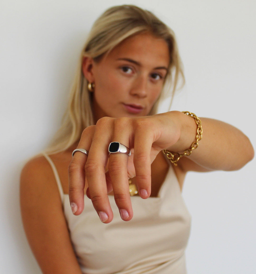 Oslo Onyx Signet Ring - Ringer
